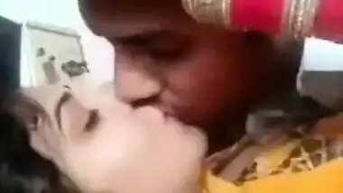 Dudh Tipa Tipi O Kiss Kora indian tube sex at Hindihdpornx.com